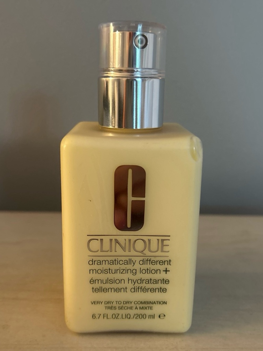 Clinique Dramatically Different Moisturizing Lotion+ Yellow with Silver Pump